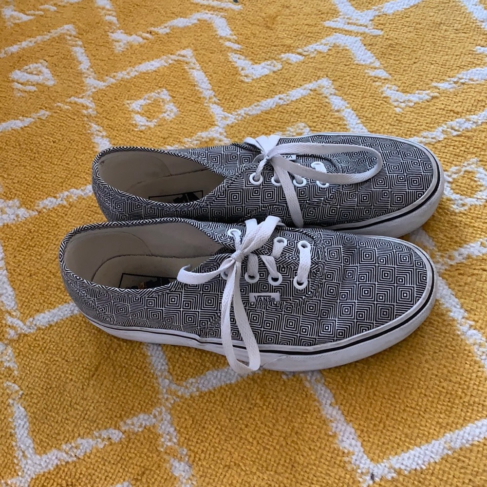 WOMENS geometric pattern low top vans